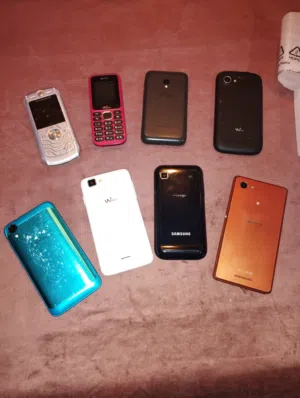 lot-t-l-phones-portables-sony-samsung-wikoo-motorola
