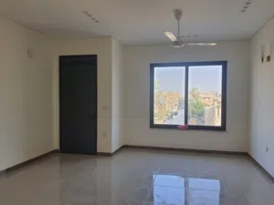 مشتمل حديث مساحة 78 متر جبهة 5 متر يحتوي 3 غرف نوم الموقع حي الجامعة  منطقة الخارجية