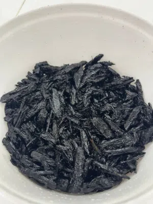 عود معطر 800 جرام تقريبا او اكثر بشوي الوصف مهم