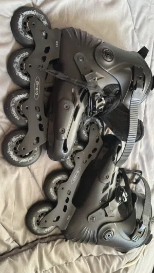 سكيت احترافي (Roller Skates) شبه جديد – مقاس  -37 الرياض - حي الروضة