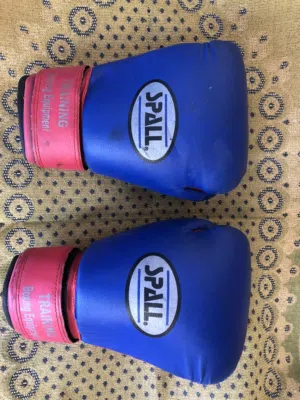 قفازات ملاكمه/وواقيات تدريب/رياضه/فنون قتاليه للبيع