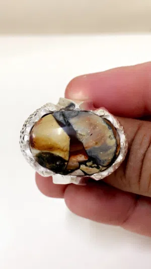 خاتم ملكي عقيق يماني جزع متصدع خامة نادرة وفريده من نوعها