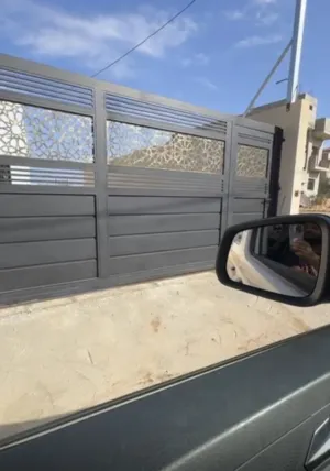 ٣ غرف نوم . ٣ حمّامات . 200 م٢2