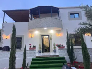 مزرعة مميزة جدا للبيع في بساتين ماحص قرب عمان الغربية منطقة شاليهات ومزارع