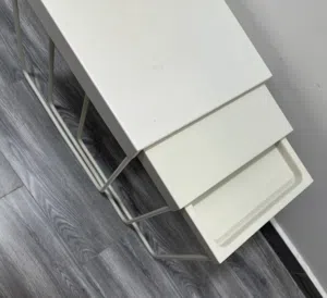 طاولات متداخله لون ابيض معدن استخدام بسيط