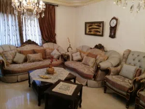 طقم كنب فاخر للبيع – استعمال خفيف جداً