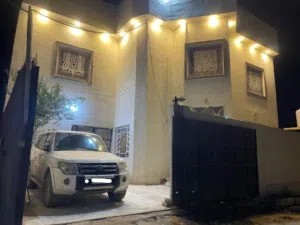 بيت للبيع في الصالحية 200 متر طابقين 5 غرف نوم