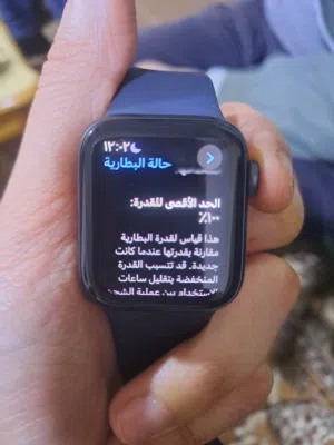 : Apple Watch SE 2nd Gen (40mm) - بطارية 100% وكالة مع رأس الشاحن الأصلي