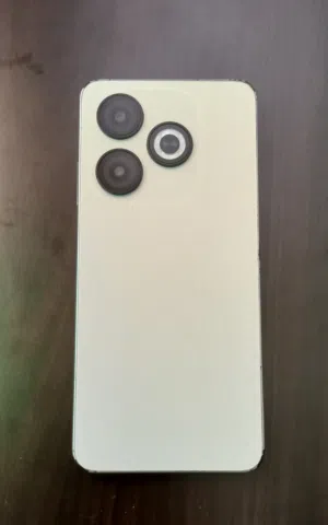 Infinix smart 8  للبيع 40د  رام 8 مساحة 128 شغال 100% بطارية 5000 بس في شعر في شاشة بس مو معثر