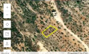 أرض للبيع في قرية عجول