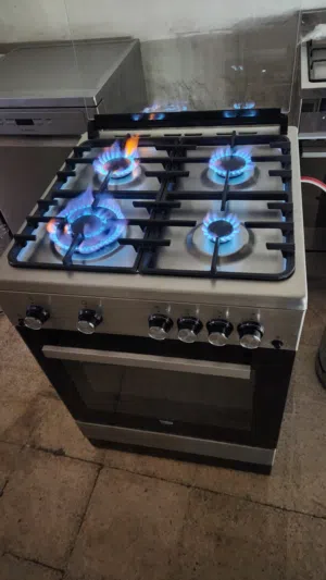 غاز نوع بيكو تركي حجم 60 سم ستيل فل سيفتي مناصب سكب بحالة الجديد للبيع