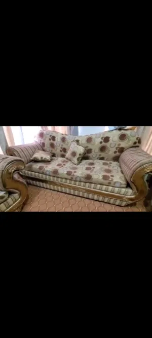 عرررطة اليوم ماتتعوض بمعنى الكلمه: طقم كنبات ملكي اربع حبات باحجام مختلفه منزليه