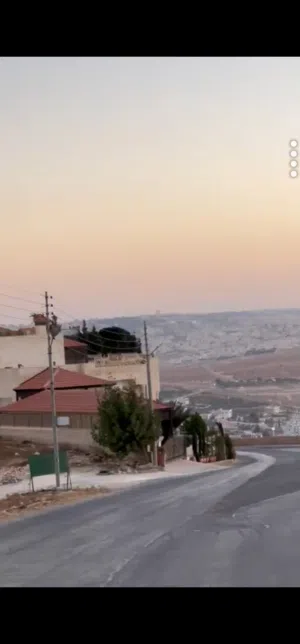 ارض في ام رمانة ذات اطلالة ساحرة فوق مطعم قصر الجبل شارع الاردن شفا بدران حرق