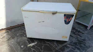 جام خانه المنيوم نظيفه نسبة النظافه 80 بالميه مع جرار مالت محل مع فريز نظيف شغال