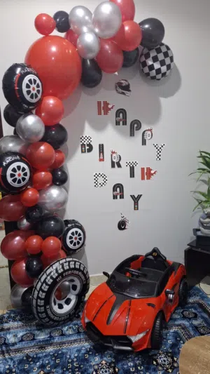 سيارة اطفال حديثة وعصرية