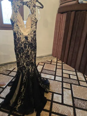 فستان سهرة طويل شبه جديد نظيف نظيف ملبوس مرتين بس حاجة روعة في لبسة