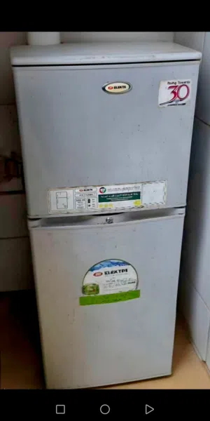 ثلاجة متوسطة