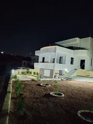 5 Bedrooms . 3 Bathrooms . 250 m24