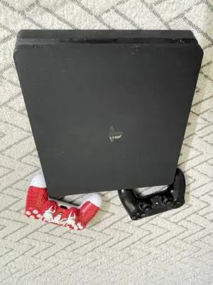 بلاي ستيشن ps4 slim للبيع