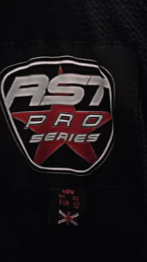 العنوان: بدلة دراجات نارية احترافية RST Pro Series - مقاس 52 (حالة ممتازة)