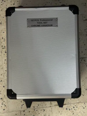 شنطة فيها عدة سبائن ومفكات تتكون من 187 قطعة