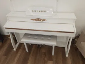 (ابيض) جهاز البيانو ماركه القيثاره