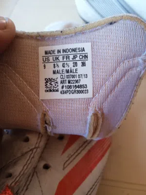 بوت رياضي اديداس اصلي جيد