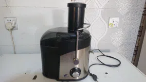 خلاط عصير وسط