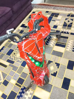 سكوتر كهرباء موديل حلو نوع زين كل شيء يمشي حلو سريع لنسختين مفتاح السعر 15دينار وسنه اسو