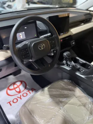 Toyota RAV4 2026  سيارة تجمع بين القوة والراحة والتوفير في استهلاك الوقو
