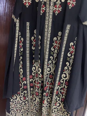 ثوب  جديد ولا لبسه