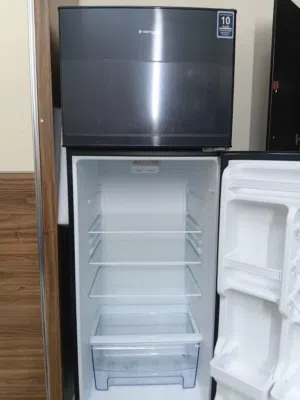 ثلاجه شبه جديدة