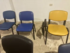 كراسي دراسيّة للبيع