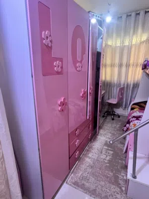غرفه نوم بنات طابقين ثقيله بتجنن مع جميع ملحقاتها للبيع بسعر مغري