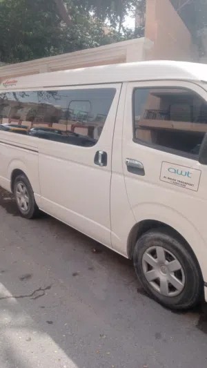 Toyota Hiace Commuter / Passenger Van