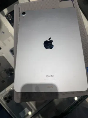 Ipad 11 air m2  بحالة الوكالة مستحدم استخدام بسيط