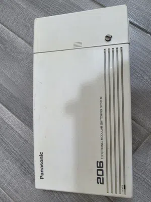 مقسم هاتف باناسونيك Panasonic مثالي للمكاتب الصغيرة والعيادات .