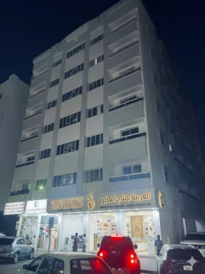 للبيع بناية مميزة على شارع رئيسي بمنطقة الراشدية
