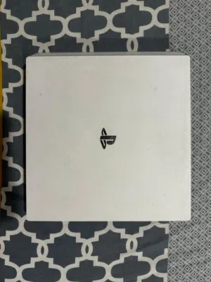 بلايستيشن 4  Playstation 4 pro 1 terabyte used clean بلايستيشن 4 برو 1 تيرا مستعمل نظيف