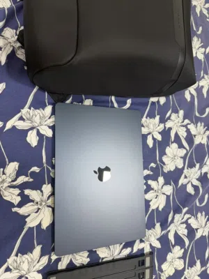 Apple Mac book air 15 inch M4 2025