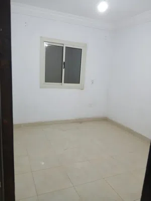 شقه بميدان رمسيس بجوار مسجد الفتح شارع كلوت بيه تصلح سكني او اداري غرفتين وصاله وحمام ومطبخ تشطيب سو