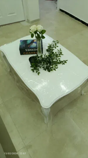 طاولة للبيع