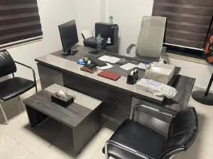 مكاتب حديثة فخمة وجديدة للبيع استخدام بسيط جداً