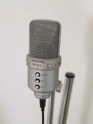 ميكروفون USB - Samson G-Track مع كرت صوت داخلي + Pop Filter + ستاند Ahuja DGN