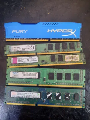 رامات DDR3للبيع في 8و 8و 2و 2و 2 استعمال خفيف أو للبدل على اشي