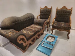 كنب 3 قطع مستعمل مع مجلى مطبخ نظيف ما استخدم كثير