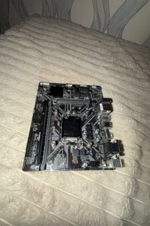 Motherboard gigabyte h310m sh2.0 With Ram16gb hyperx