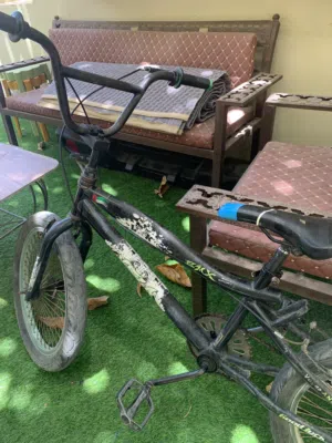دراجه هوائيه/للبيع و المواصفات مميزه جدا  ب 13 ريال فقط الحق ماتلحق ونوع السيكل BMX