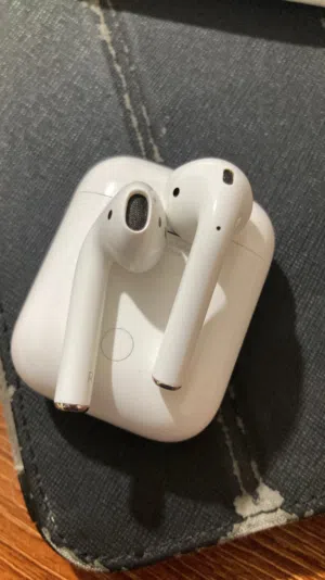 AirPods 1 - إقرا الوصف  سماعات ابل أصلية بحالة الوكالة
