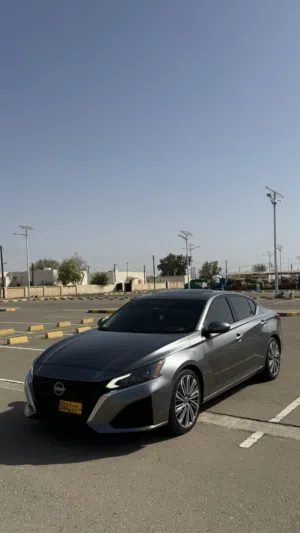 Used Nissan Altima in Al Dhahirah